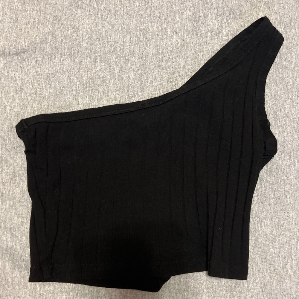 One shoulder top